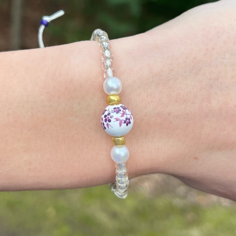 Handmade beaded tie on bracelet purple and gold - Picture 3 of 5